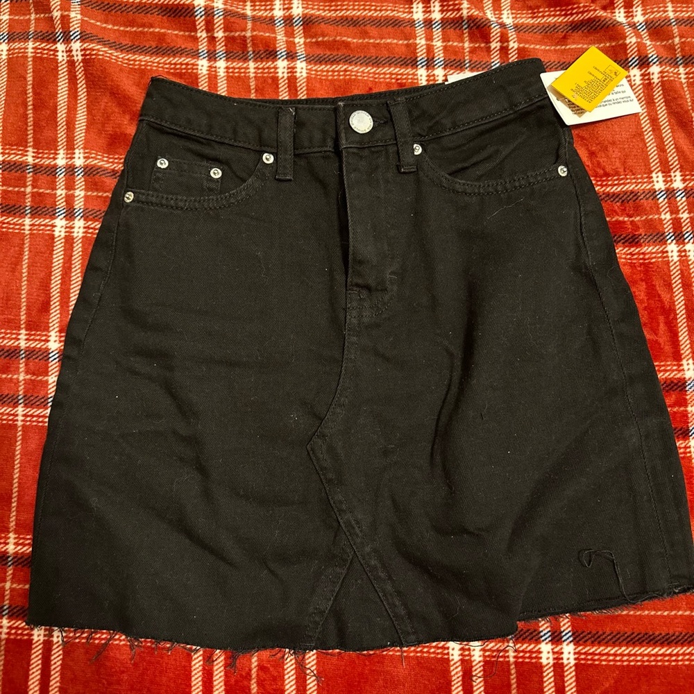 H&M jean mini skirt in black US size 0 new with tags